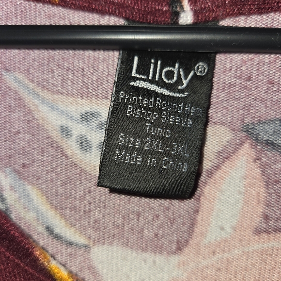 Women's Burgundy Floral Tunic Top With Bishop Sleeves,  Size from 2XL-3XL, EUC! - Picture 2 of 6